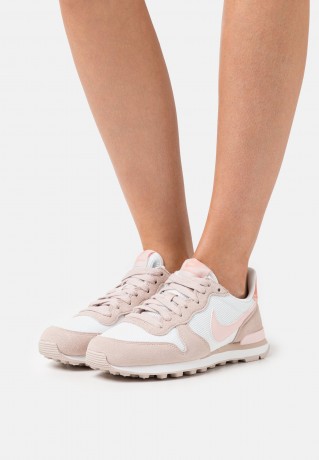 Nike Sportswear INTERNATIONALIST Sneaker low summit white INTERNATIONALIST Низкие кроссовки женские вершина белая
