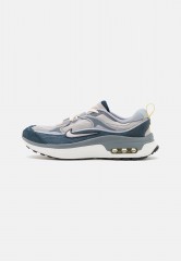 Nike Sportswear W AIR MAX BLISS Sneaker low light iron ore/metallic silver/cool grey/armory navy/wolf grey/lemon wash W AIR MAX BLISS Низкие кроссовки женские светлая железная руда/серебристый металлик/холодный серый/оружейный темно-синий/серый волк/выбел