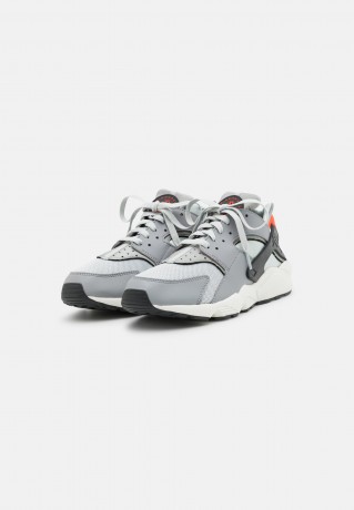 Nike Sportswear AIR HUARACHE GEL UNISEX Sneaker low grey fog/team orange/sail/light smoke grey AIR HUARACHE GEL UNISEX Низкие кроссовки женские серый туман/командно-оранжевый/парус/светлый дымчато-серый