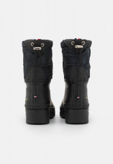 Tommy Hilfiger ANKLE RAINBOOT WITH MONOGRAM Wellies black ДОЖДЕВЫЕ БОТИНКИ С МОНОГРАММОЙ Резиновые сапоги черный