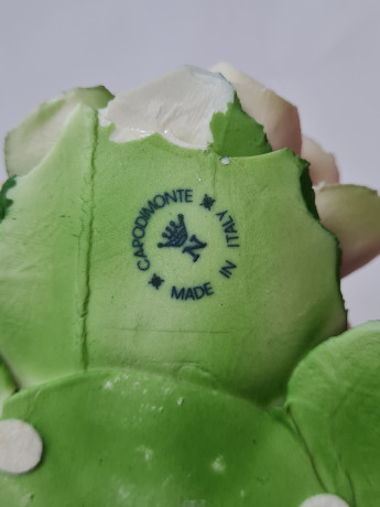 Фигурка винтажная Capodimonte "Два лебедя с цветком", бисквитный фарфор, 17 х 16 см, Италия, 1960-70гг.