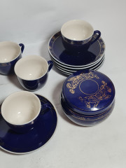Сервиз кофейный винтажный в японском стиле на 4 персоны, в сине-золотистых тонах, фарфор, кофейные пары, сахарница, кофейник, Япония, 1960-70гг.