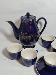 Сервиз кофейный винтажный в японском стиле на 4 персоны, в сине-золотистых тонах, фарфор, кофейные пары, сахарница, кофейник, Япония, 1960-70гг.