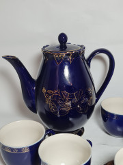 Сервиз кофейный винтажный в японском стиле на 4 персоны, в сине-золотистых тонах, фарфор, кофейные пары, сахарница, кофейник, Япония, 1960-70гг.