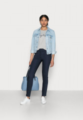 Tommy Hilfiger HERITAGE CREW NECK GRAPHIC TEE Print T-shirt light grey heather ФУТБОЛКА HERITAGE С КРУГЛЫМ ВЫРЕЗОМ С ГРАФИКОЙ Футболка с принтом светло-серый вереск