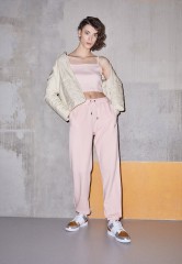 Nike Sportswear DUNK SE ARLM 2 Sneaker low gold/white/silver/university red DUNK SE ARLM 2 Низкие кроссовки женские золотой/белый/серебристый/университетский красный