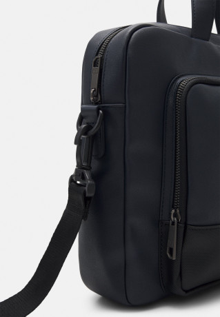 Tommy Hilfiger ESSENTIAL SLIM COMPUTER BAG UNISEX Laptop bag space blue ESSENTIAL SLIM COMPUTER BAG UNISEX Сумка для ноутбука космический синий