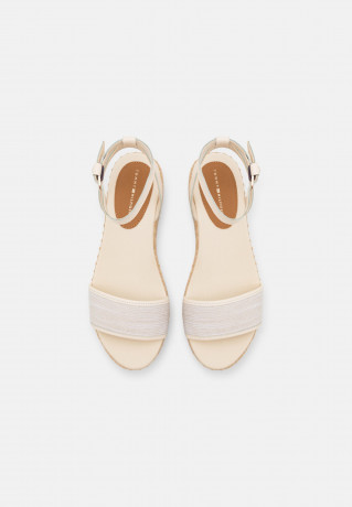 Tommy Hilfiger PLATFORM  Platform sandals sugarcane ПЛАТФОРМА Босоножки на платформе сахарный тростник