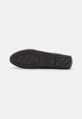 Tommy Hilfiger ESSENTIAL CHIC MOCASSIN Moccasins black ESSENTIAL CHIC MOCASSIN Мокасины черный