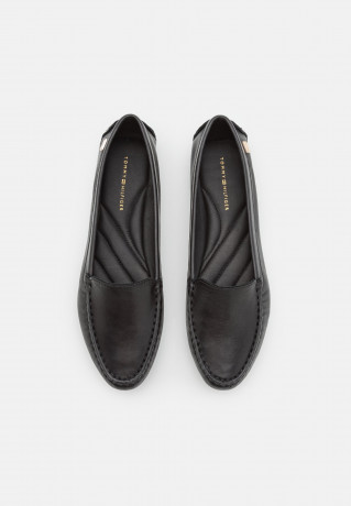 Tommy Hilfiger ESSENTIAL CHIC MOCASSIN Moccasins black ESSENTIAL CHIC MOCASSIN Мокасины черный