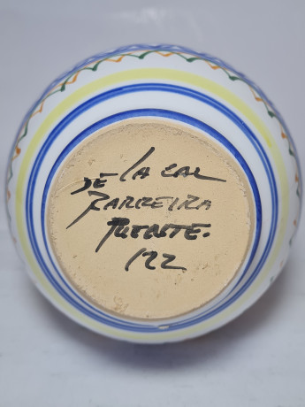 Delft Blue Holland Ваза с разноцветными цветами и синим узором, дельфтский фарфор, ручная роспись, 20 x 11 см, Голландия, 1960-70гг.