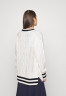 Tommy Hilfiger VARSITY CABLE Jumper ecru VARSITY CABLE перемычки экрю