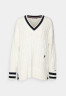 Tommy Hilfiger VARSITY CABLE Jumper ecru VARSITY CABLE перемычки экрю