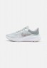 Nike Performance WINFLO 8 PRM Sneaker low grey fog/barely rose/pale coral/metallic pewter/pink oxford/white WINFLO 8 PRM кроссовки женские низкие серо-туманный/бледно-розовый/бледно-коралловый/металлик оловянный/розовый оксфорд/белый