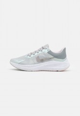 Nike Performance WINFLO 8 PRM Sneaker low grey fog/barely rose/pale coral/metallic pewter/pink oxford/white WINFLO 8 PRM кроссовки женские низкие серо-туманный/бледно-розовый/бледно-коралловый/металлик оловянный/розовый оксфорд/белый