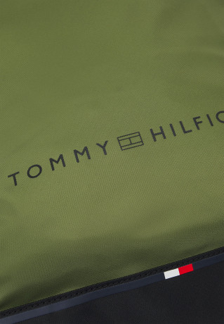 Tommy Hilfiger URBAN ESSENTIAL ROLLTOP UNISEX Rucksack mentor green URBAN ESSENTIAL ROLL TOP UNISEX Рюкзак наставник зеленый