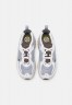 Nike Sportswear AIR MAX BLISS Sneaker low wolf grey/med ash/summit white/orewood brown/pilgrim/metallic silver AIR MAX BLISS Низкие кроссовки женские wolf grey/med ash/summit white/orewood brown/пилигрим/серебристый металлик