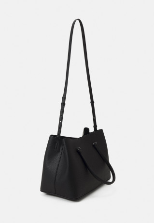 Tommy Hilfiger EMBLEM SATCHEL Across body bag black EMBLEM SATCHEL Сумка через плечо черный