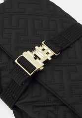 Tommy Hilfiger FLOW FLAP CROSSOVER Across body bag black FLOW FLAP CROSSOVER — Сумка через плечо черный