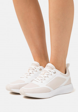Tommy Hilfiger ACTIVE TRAINER Trainers white АКТИВНЫЙ ТРЕНЕР Тренеры белый