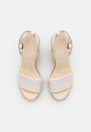 Tommy Hilfiger WEDGE High heeled sandals sugarcane WEDGE Босоножки на высоком каблуке сахарный тростник