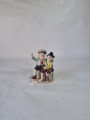 Статуэтка винтажная Sitzendorf "Два мальчика с зонтом", фарфор, 12 см, Германия, 1960-70гг.