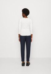 Tommy Hilfiger 1985 SLIM OPEN 3/4 Long sleeved top ecru 1985 SLIM OPEN 3/4 Топ с длинными рукавами экрю