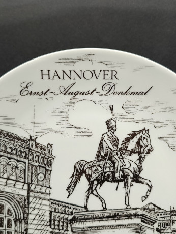 Тарелка декоративная винтажная Royal KPM Bavaria "Ганновер", фарфор, 24 см, Германия, 1970-80гг.