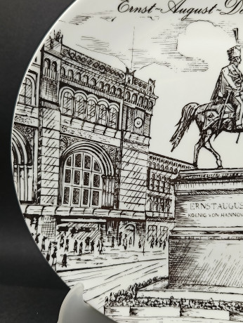 Тарелка декоративная винтажная Royal KPM Bavaria "Ганновер", фарфор, 24 см, Германия, 1970-80гг.