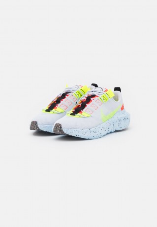 Nike Sportswear CRATER IMPACT Sneaker low football grey/volt/hyper crimson/black/summit white/chambray blue CRATER IMPACT кроссовки женские низкие серый футбол/вольт/гипер малиновый/черный/саммит белый/шамбре синий