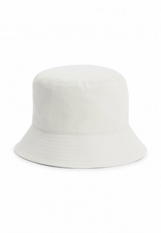 Tommy Hilfiger ESSENTIAL FLAG BUCKET  Hat weathered white ESSENTIAL FLAG BUCKET Шляпа выветрившийся белый