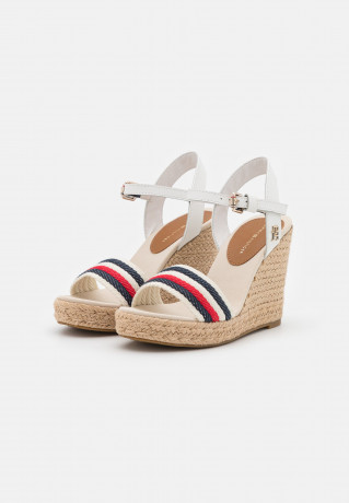 Tommy Hilfiger CORPORATE  High heeled sandals ecru CORPORATE Босоножки на высоком каблуке экрю
