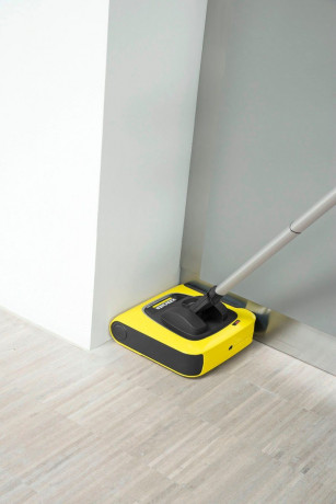 KARCHER KARCHER Akkubesen KB 5, beutellos, Akkulaufzeit: bis zu 30 Min. auf Hartboden  Аккумуляторная метла KARCHER KB 5, без мешка, время работы от аккумулятора: до 30 минут на твердых полах