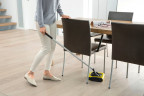 KARCHER KARCHER Akkubesen KB 5, beutellos, Akkulaufzeit: bis zu 30 Min. auf Hartboden  Аккумуляторная метла KARCHER KB 5, без мешка, время работы от аккумулятора: до 30 минут на твердых полах