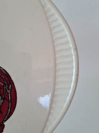 Блюдо винтажное Staffel Limburg, белый фарфор с декором из красных роз, 24 x 1,5 см, Германия, 1960-70гг.