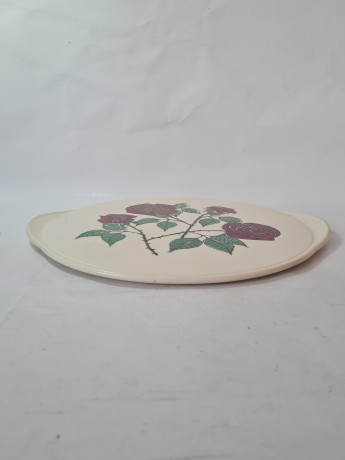 Блюдо винтажное Staffel Limburg, белый фарфор с декором из красных роз, 24 x 1,5 см, Германия, 1960-70гг.