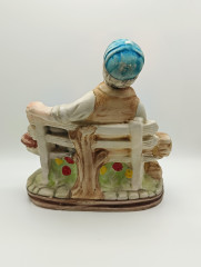 Статуэтка винтажная большая Capodimonte "Дровосек с топором на лавочке", фарфор, 21 х 20.5 см, Италия, 1960-70гг.