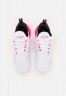Nike Sportswear AIR MAX 270 Sneaker low white/arctic punch/hyper pink/black AIR MAX 270 Низкие кроссовки женские белый/арктический пунш/гипер-розовый/черный