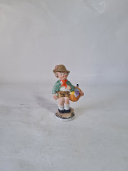 Статуэтка винтажная Thuringen "Мальчик в шляпе с корзинкой", фарфор, 11 см, Германия, 1960-70гг.