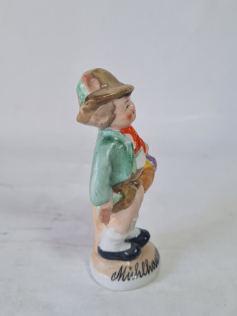Статуэтка винтажная Thuringen "Мальчик в шляпе с корзинкой", фарфор, 11 см, Германия, 1960-70гг.