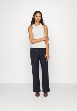 Tommy Hilfiger BOYFIT CAS PULL ON Trousers desert sky BOYFIT CAS PULL ON Брюки небо пустыни