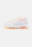 Nike Sportswear AIR MAX 95 Sneaker low white/arctic punch/melon tint AIR MAX 95 низкие кроссовки женские белый/арктический пунш/дынный оттенок
