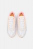 Nike Sportswear AIR MAX 95 Sneaker low white/arctic punch/melon tint AIR MAX 95 низкие кроссовки женские белый/арктический пунш/дынный оттенок