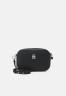 Tommy Hilfiger EMBLEM CAMERA BAG Across body bag black СУМКА ДЛЯ КАМЕРЫ EMBLEM Сумка через плечо черный
