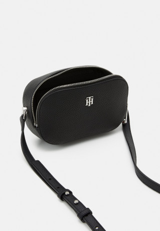 Tommy Hilfiger ELEMENT CAMERA BAG Across body bag black СУМКА ДЛЯ КАМЕРЫ ELEMENT Сумка через плечо черный