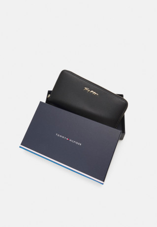 Tommy Hilfiger ICONIC LARGE Wallet black ICONIC LARGE Бумажник черный