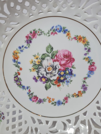 Schumann Круглое фарфоровое блюдо с ажурным краем и цветочным рисунком, 19 x 4,5 см, Германия, 1960-70гг.