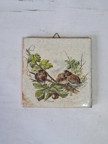 Панно винтажное Wlo "Дрозды с улиткой / Х. Арнот", керамика, 10 x 10 см, Германия, 1960-70гг.