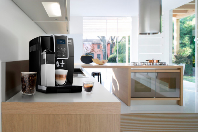 De'Longhi De'Longhi Kaffeevollautomat Dinamica ECAM 356.57.B, mit 4 Direktwahltasten, Kaffeekannenfunktion  Полностью автоматическая кофемашина De'Longhi Dinamica ECAM 356.57.B, с 4 кнопками прямого выбора, функцией кофейника