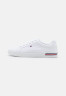 Tommy Hilfiger ESSENTIAL STRIPES  Trainers white ESSENTIAL STRIPES Кроссовки белый